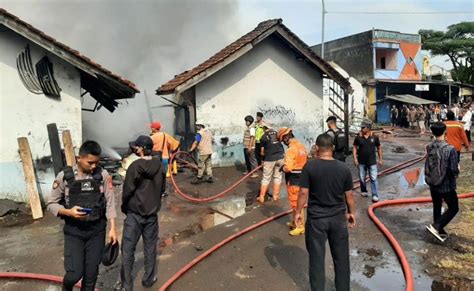 Kebakaran Ratusan Kios Pasar Besi Dan Pasar Burung Di Tasikmalaya