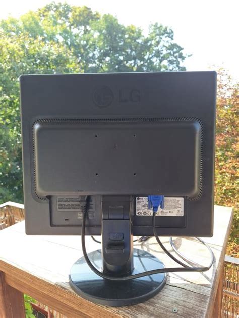 LG LCD monitor 19