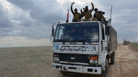 Battle with IS group for Iraq's Tikrit ‘has displaced thousands’