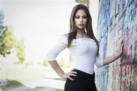 Wallpaper Brunette Brown Eyes White Tops Jeans Hands On Hips