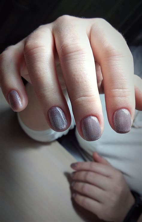 Кошачий глаз на ногтях, кошка на ногтях, блёстки на ногтях, хрустальная ...