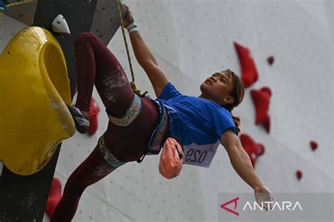 Widia Fujiyanti Raih Medali Emas Panjat Tebing Lead Perorangan Putri