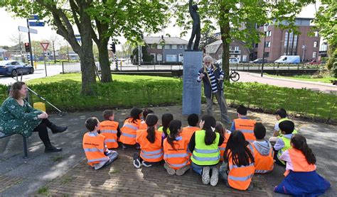 Grote Schoonmaak Bij Oorlogsmonument Halfweg Al Het Nieuws Uit