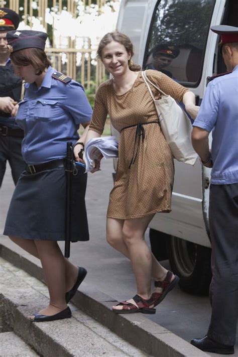 Putin diz que ingrantes de Pussy Riot não devem ter pena dura