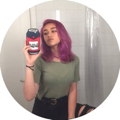 10 Hot Sexy Izzy Humair Bikini Pics