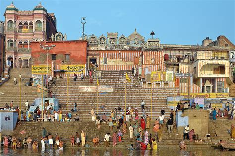 The Burning Ghats in Varanasi, India - SevenPonds BlogSevenPonds Blog