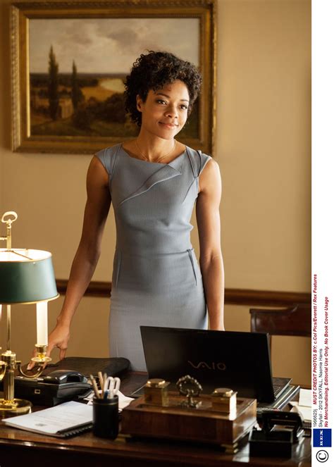 Robe Naomie Harris Skyfall