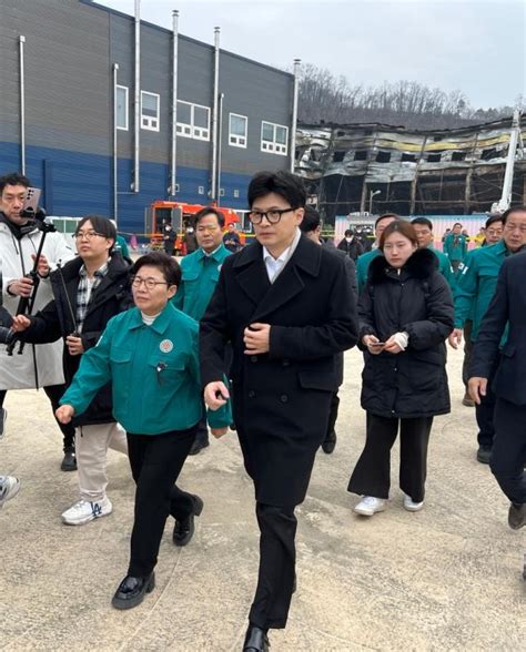 한동훈 비대위원장·임이자 의원 문경 화재현장 방문 및 순직 소방관 조문 아주경제