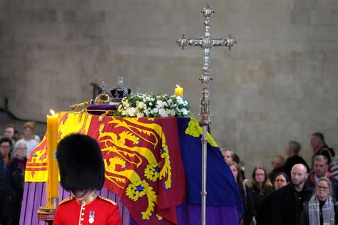 Bijna 500 Hoogwaardigheidsbekleders Naar Begrafenis Koningin Elizabeth