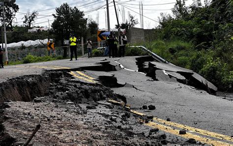 Grieta Colapsa Parte De La Carretera Federal Tenango Tenancingo En