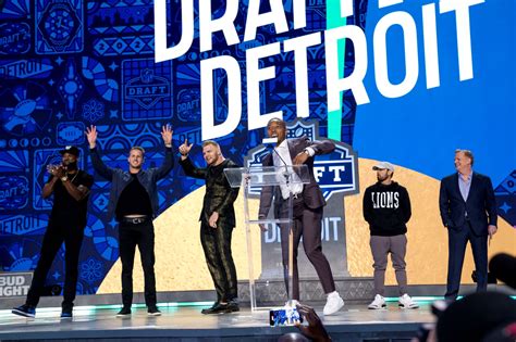 Photos Nfl Drafts Record Setting Day In Detroit Crains Detroit