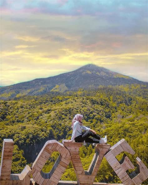 Surganya Spot Foto Dengan View Pegunungan Yang Indah Wisata Sendi