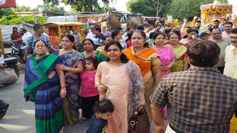 महाराजा अग्रसेन जयंती देवरिया में विशाल शोभायात्रा में उमड़े लोग वरिष्ठजनों का हुआ सम्मान