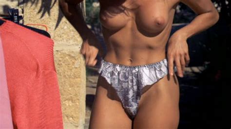 Naked Wanda Mendres In Police Des Moeurs