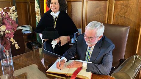 La Unam Recibe Medalla De Oro De La Universidad De Granada