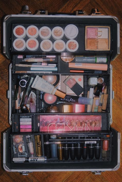 case rmakeupflatlays