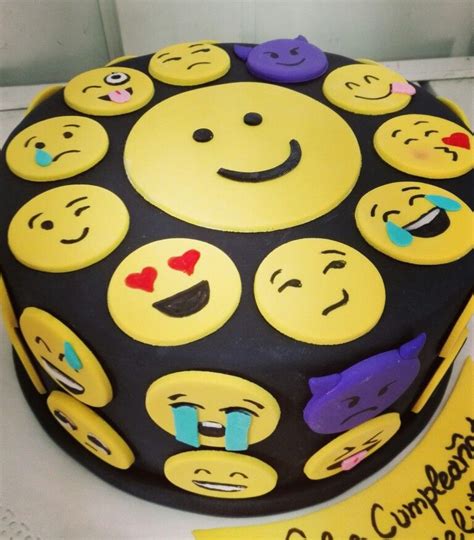 Torta Emoticones Tortas De Emojis Cumpleaños Emoticones Dulces Para