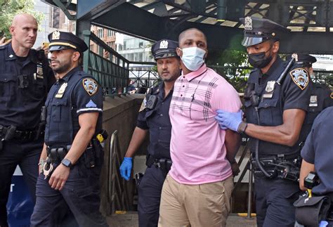 Same 4 Nypd Transit Cops Nab Alleged Murderer And A Suspected Serial