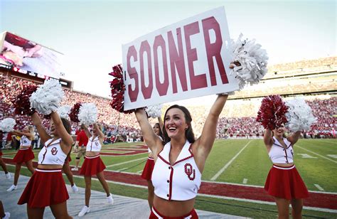 College Sports’ Most Beautiful Cheerleaders In Photos – Sport Scroll