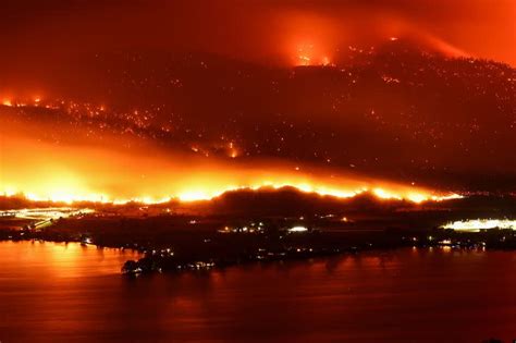 Ordenan evacuación en una ciudad del oeste de Canadá por incendio