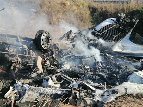 Chófer de un tráiler muere calcinado al volcar en Autopista a Jala