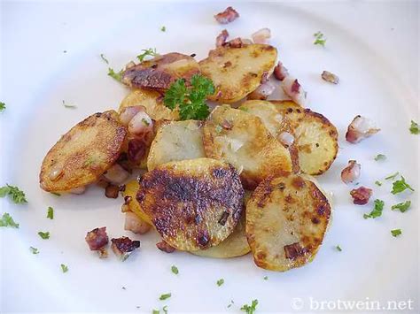 Bratkartoffeln Aus Rohen Kartoffeln Mit Speck Und Zwiebeln Brotwein