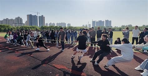 经济与管理学院在禹州实习实训基地举办拔河友谊赛