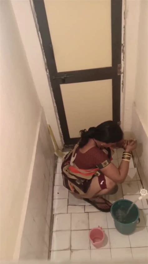 Desi Bhabhi Toilet Pissing Spy