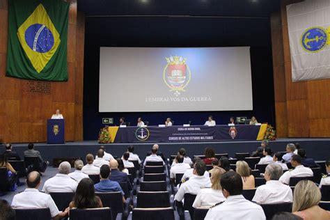 Escola de Guerra Naval realiza Cerimônia de Encerramento do Curso