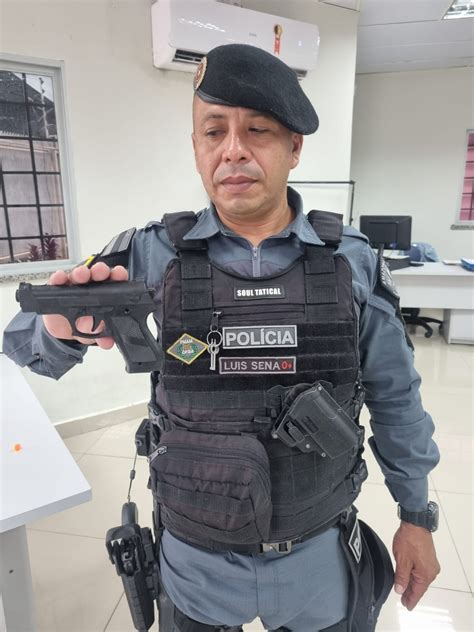 Homem Detido Portando Arma De Brinquedo Em Fila De Vota O Em Coari