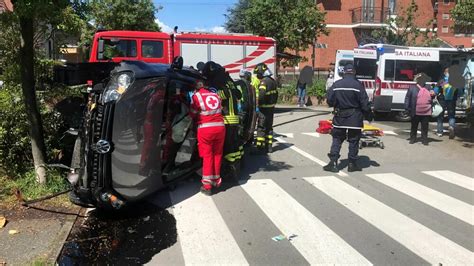 Incidente In Via Kennedy Angolo Via Belli A Nichelino Scontro Tra Due