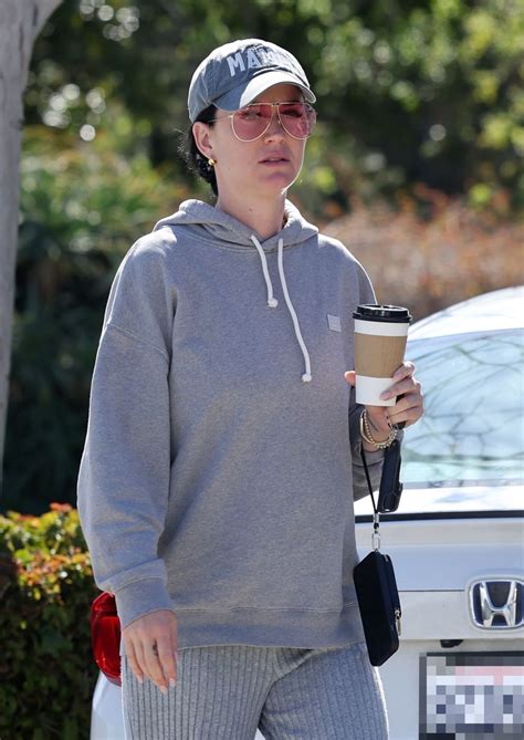 Katy Perry Hot Mama Pajamas In Public Celebrity Street Style Celeblr