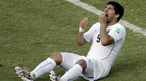 Uruguay's Luis Suarez develops bad habit on the field - ABC11 Raleigh ...