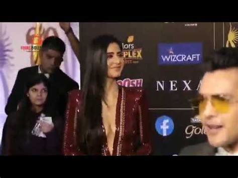 Katrina Kaif Showing Her Sexy Boobs Nip Slip Big Boobs IIFA Deep Cleavage Hot Red