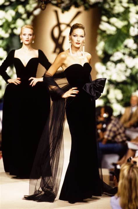 Carla Bruni au défilé Yves Saint Laurent Haute Couture collection