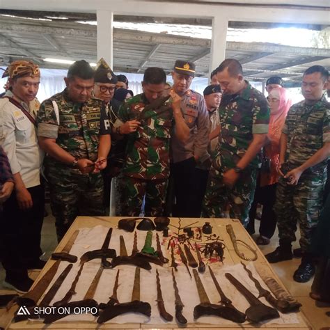 Ws Kasiter Korem 062 Tn Hadiri Upacara Adat Ngalungsur Pusaka Makam