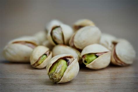 Just 2 handfuls of pistachios daily could help protect your eyesight