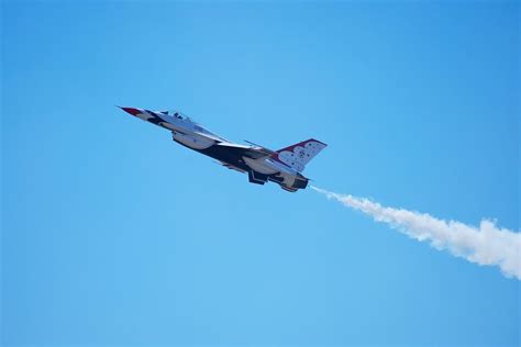 F16 USAF Thunderbirds Photograph by EH Foto Art - Pixels