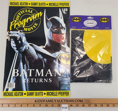 LOT OF 2 - BATMAN RETURNS OFFICIAL PROGRAM & FLAG