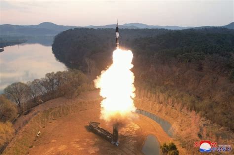 S Dkoreas Milit R Nordkorea Feuert Mehrere Raketen Ab