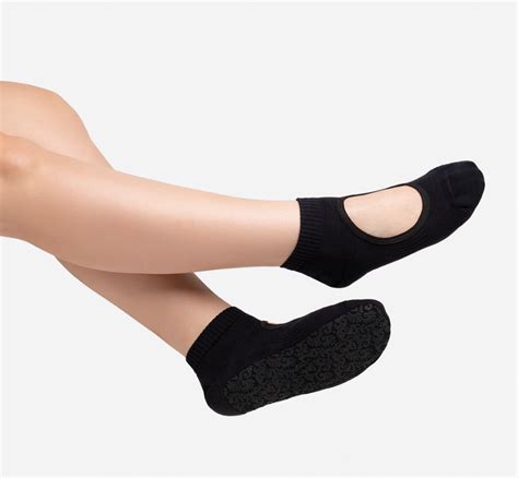 Calcetines de yoga modelos antideslizantes para tus prácticas