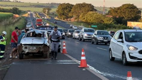 Capotamento na Rodovia Cândido Portinari em Jardinópolis deixa quatro