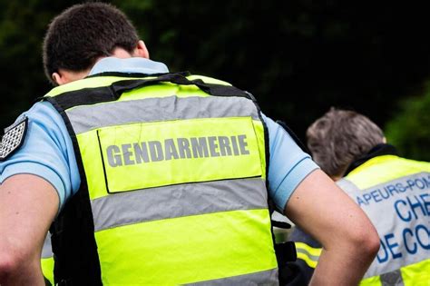 Un Homme De Ans Meurt Apr S Avoir Percut Un Arbre En Voiture En