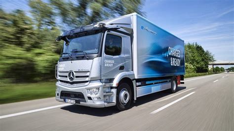 Mercedes Benz Trucks Arranca La Distribuci N Del Eactros Y Anuncia El