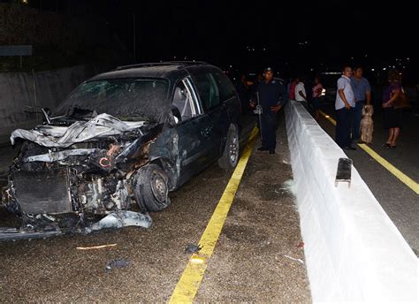 Impacto Frontal De Veh Culos En Salina Cruz E Oaxaca Peri Dico