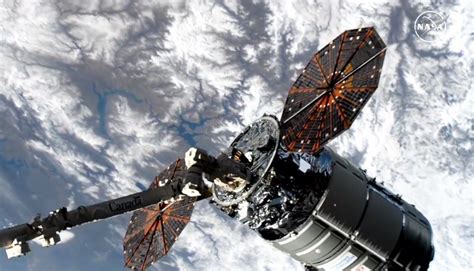 Il Cargo Cygnus Agganciato Alla Iss A Bordo Kg Di Rifornimenti E