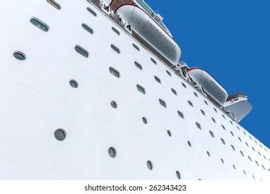 Cruise Ship Side View Stock Photo 259058627 | Shutterstock