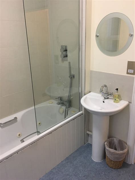 PARKSTONE GUEST HOUSE - Prices & Lodge Reviews (Poole, Dorset)