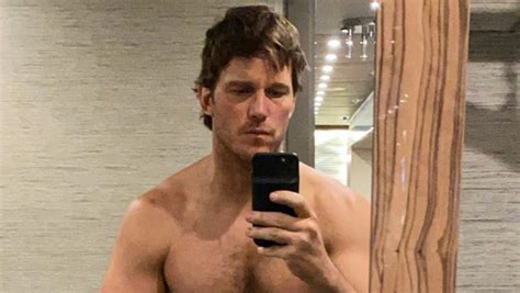 Chris Pratt Flexes His Abs In Hot New Shirtless Selfie Chris Pratt Shirtless Just Jared