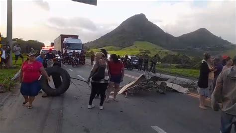 A Gazeta Tr Nsito Na Br Totalmente Liberado Ap S Protesto Na Serra